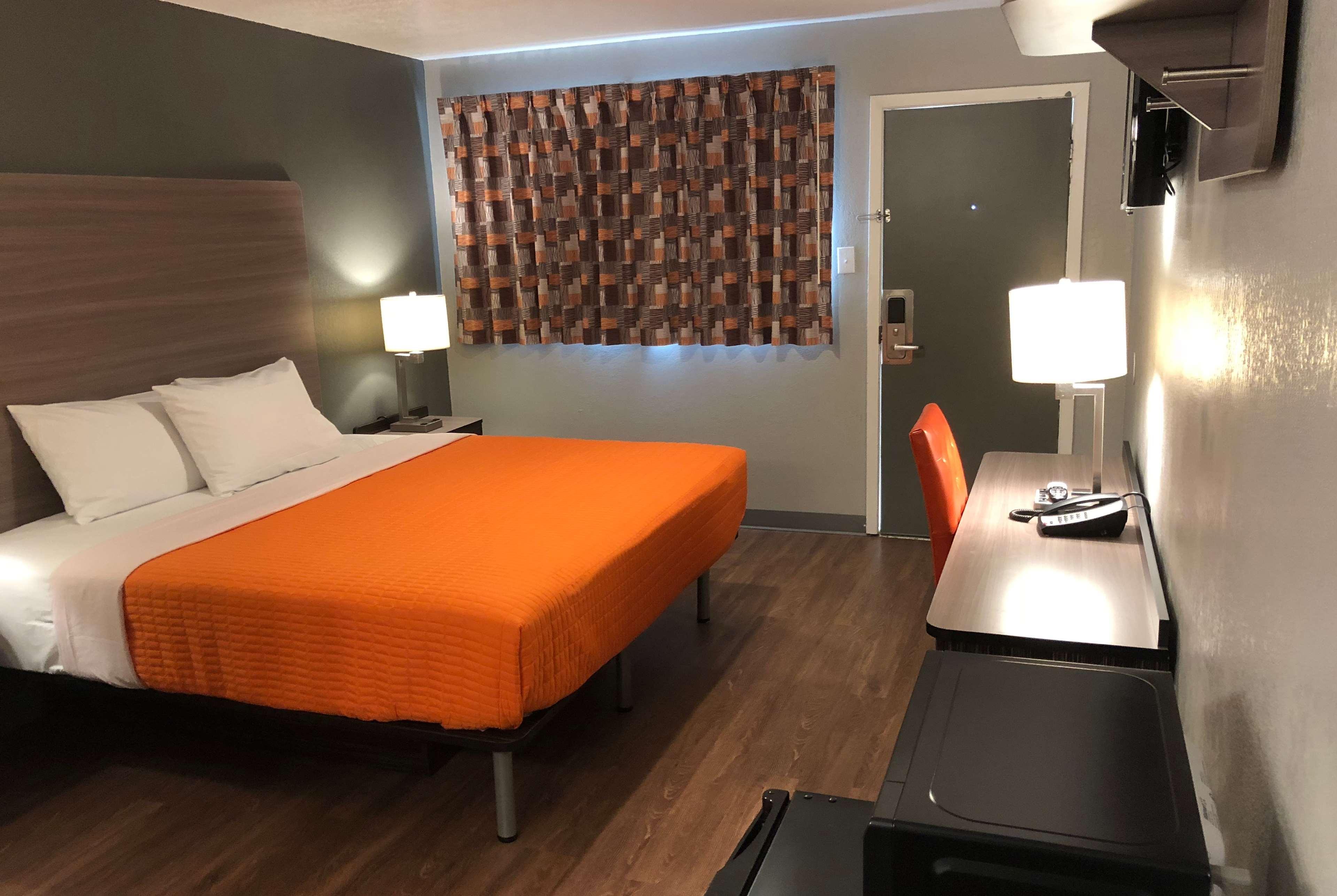Super 8 By Wyndham Sonora Motel Bagian luar foto