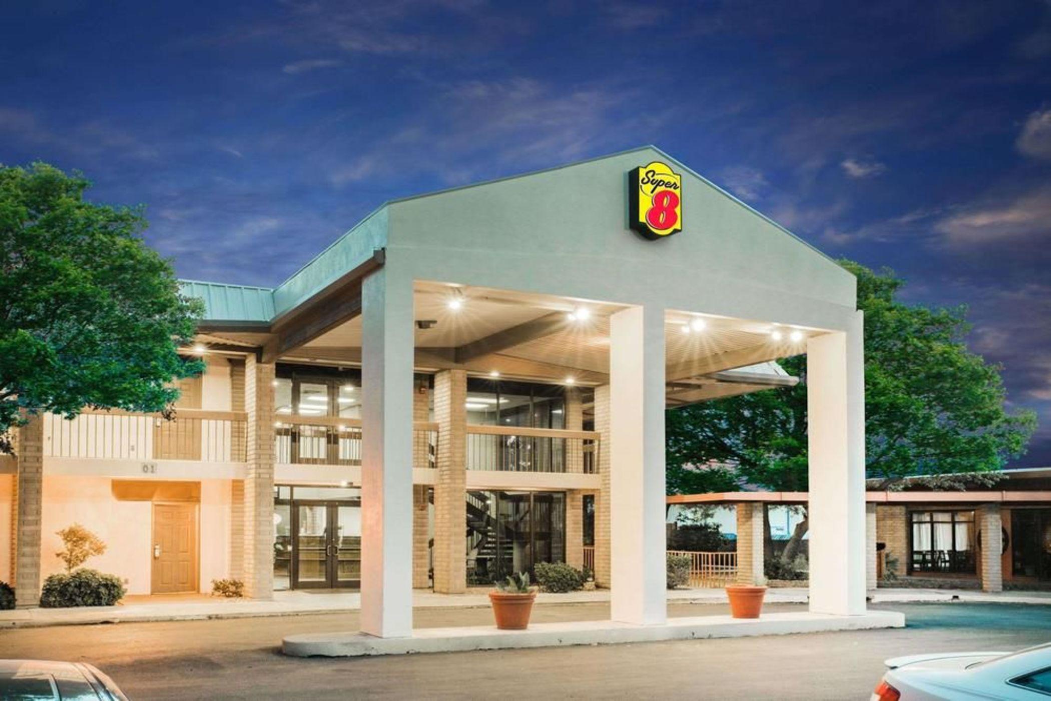 Super 8 By Wyndham Sonora Motel Bagian luar foto