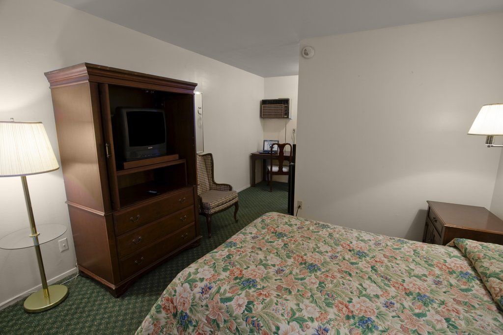 Super 8 By Wyndham Sonora Motel Bagian luar foto